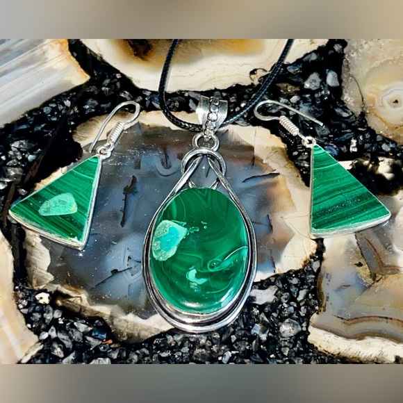 Malachite Pendant & Earrings Set - Picture 7 of 14